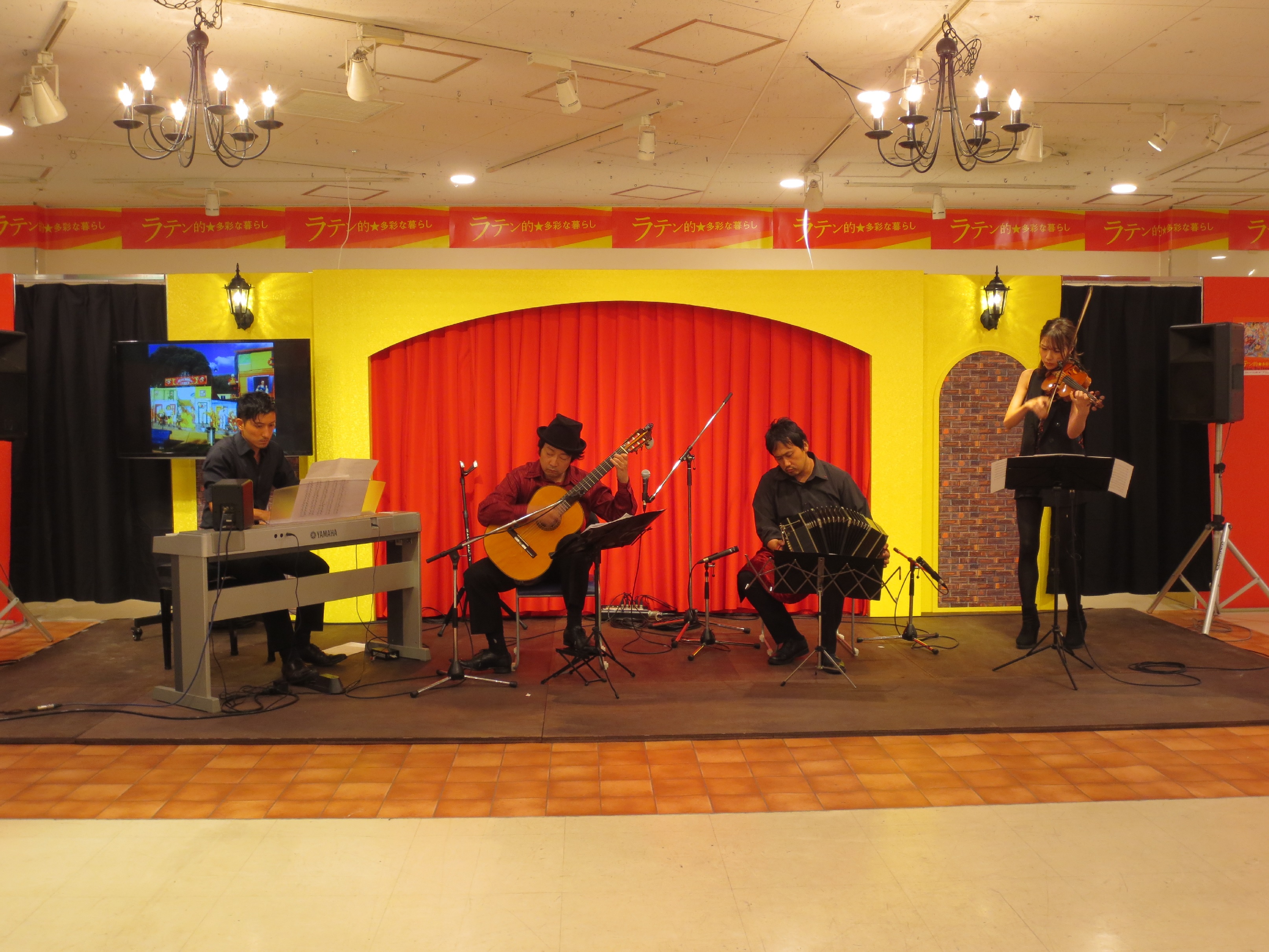 阪急百貨店梅田　アルゼンチンタンゴ　バンドネオン　ギター　バイオリン　ピアノ