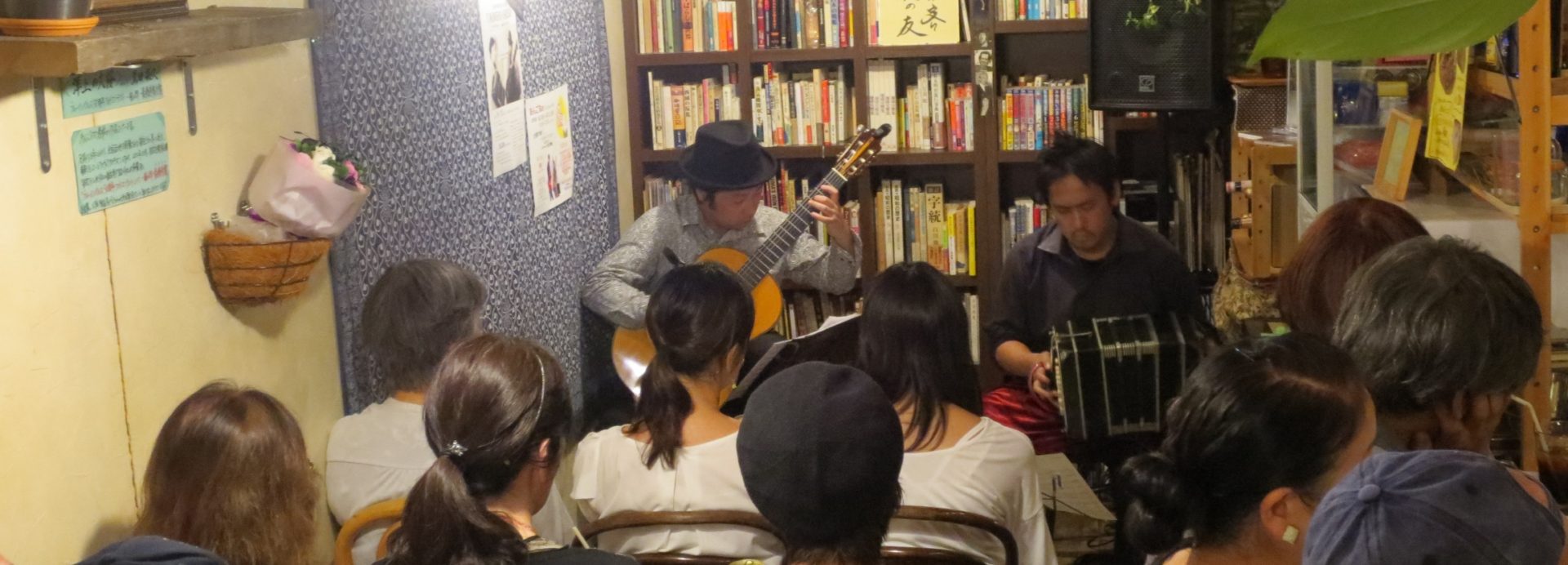 神戸市カフェあんご　バンドネオン＆ギター【タンゴ・グレリオ】