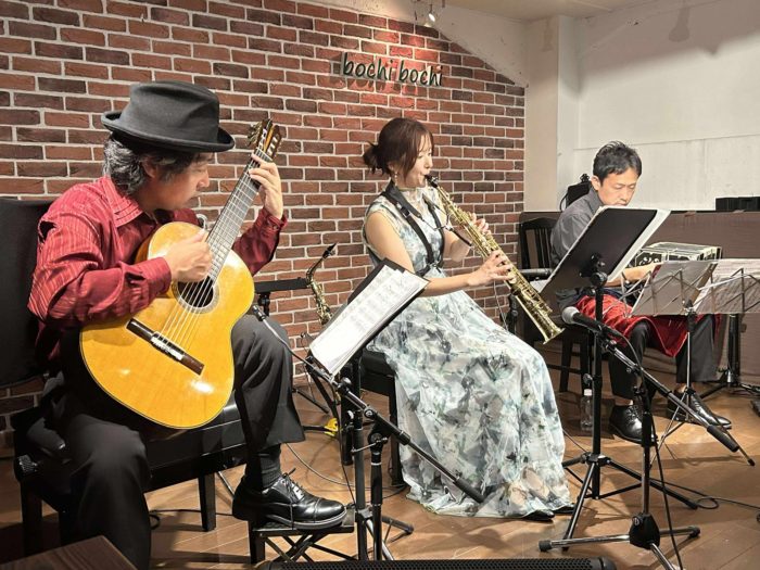 旧大津公会堂ぼちぼち、〈タンゴ・グレリオ〉バンドネオン・星野俊路、サックス・本田千鈴、ギター・米阪隆広