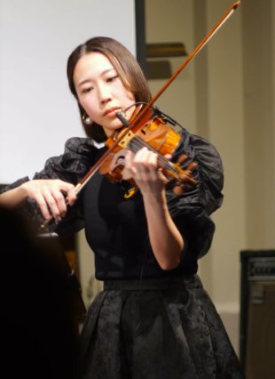 タンゴ五重奏団キンテート・クルサード、松本尚子（バイオリン）