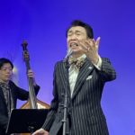 ロベルト・杉浦、バンドネオン・星野俊路、ギター・米阪隆広、コントラバス・後藤雅史、ピアノ・麓朝光