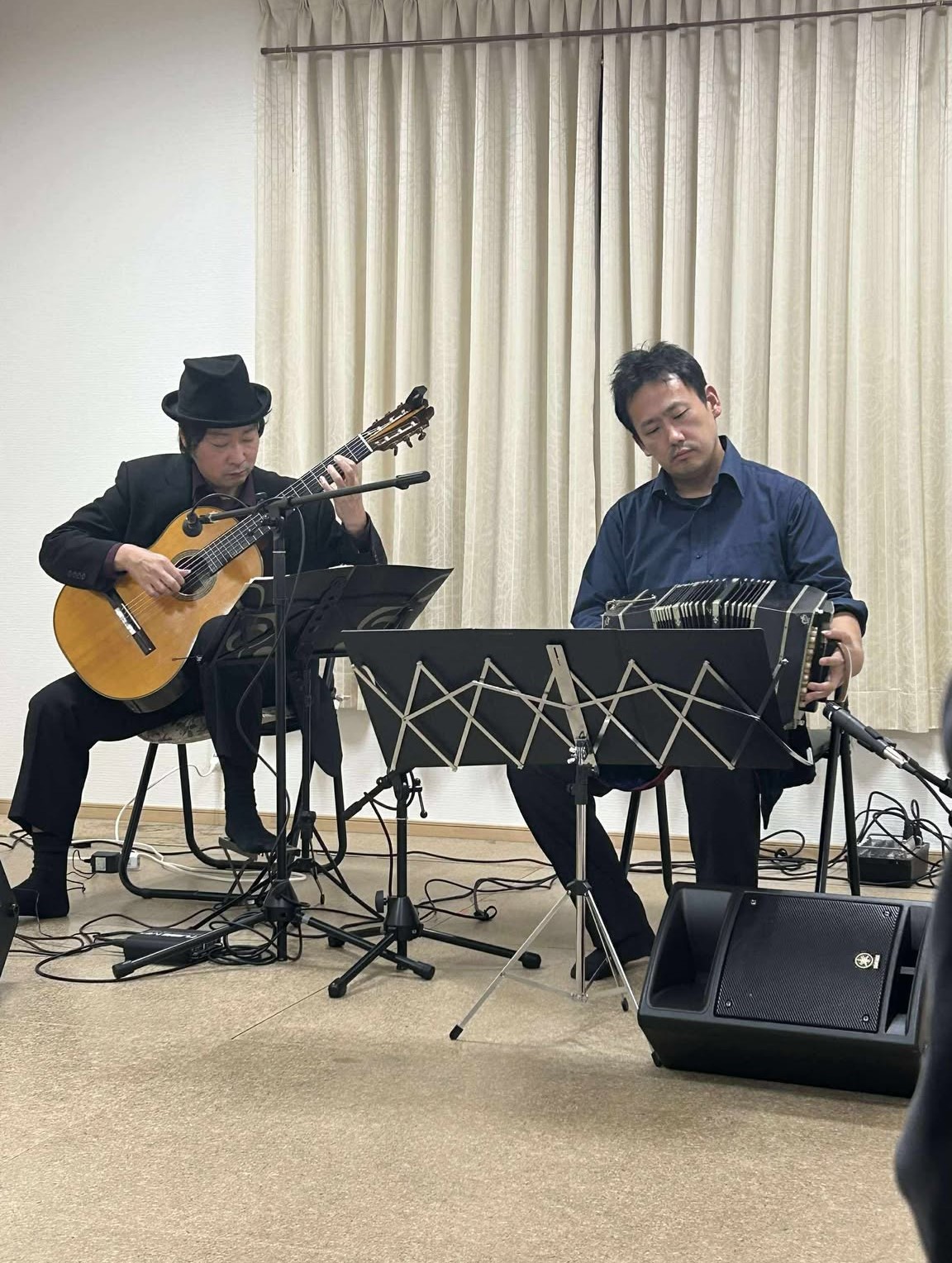 〈タンゴ・グレリオ〉バンドネオン・星野俊路、ギター・米阪隆広