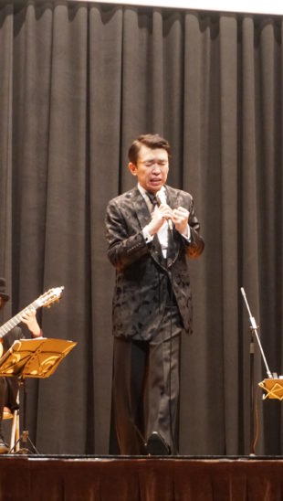 歌手、ロベルト・杉浦