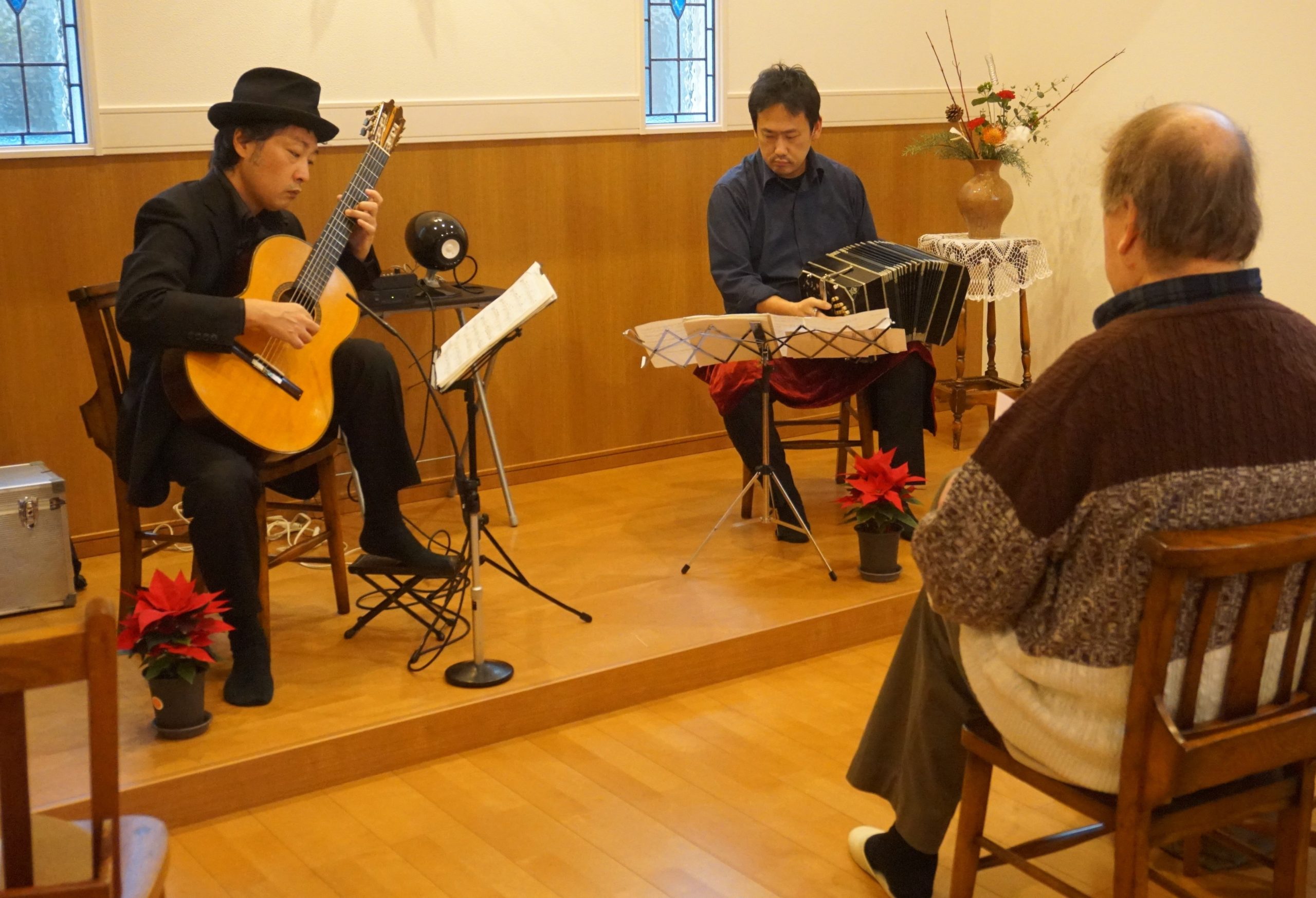 京都府、八幡ぶどうの木教会、〈タンゴ・グレリオ〉バンドネオン・星野俊路、ギター・米阪隆広