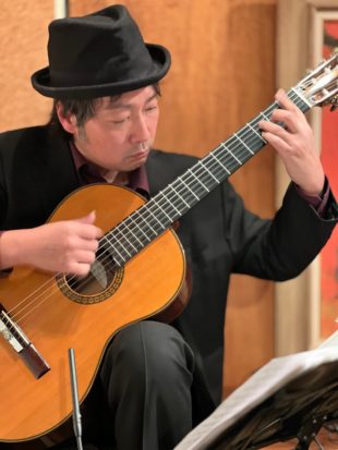 中崎町ティナレンテ、〈タンゴ・グレリオ〉ギター・米阪隆広