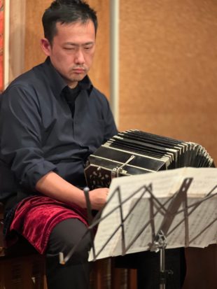 中崎町ティナレンテ、〈タンゴ・グレリオ〉バンドネオン・星野俊路