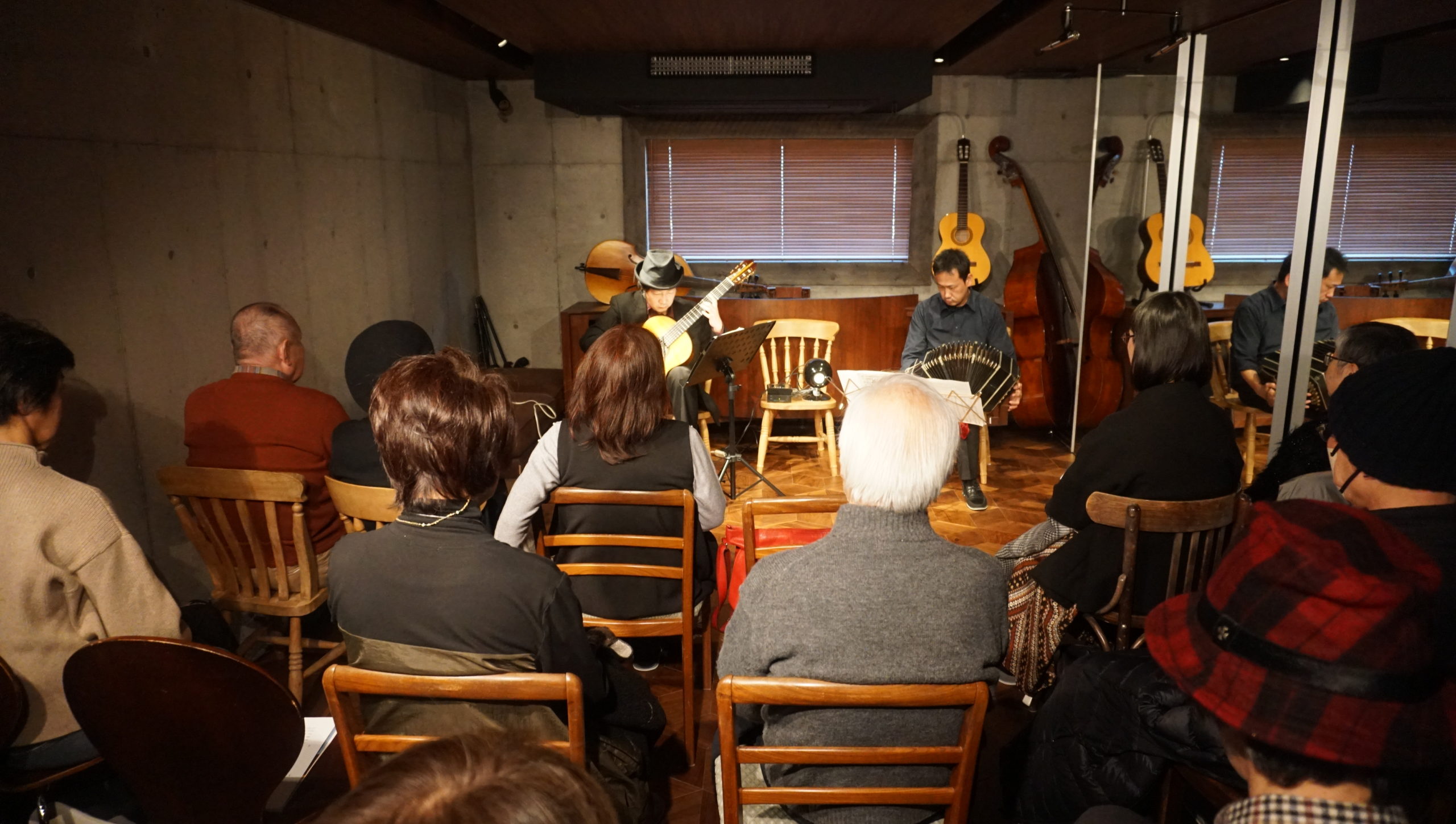 タンゴ・グレリオ (バンドネオン・星野俊路、ギター・米阪隆広)、京都北大路アイガットサロン